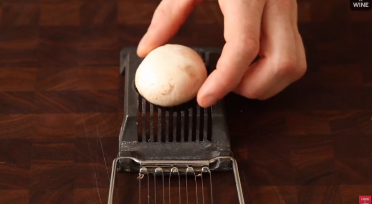 He puts a champignon mushroom in an egg slicer?! The reason? Simple but brilliant!