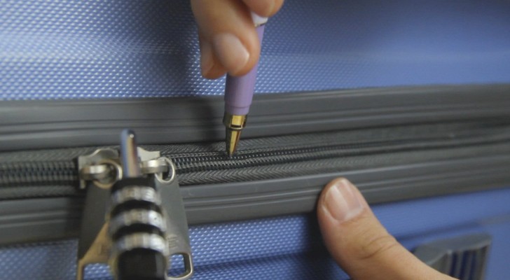 Insert the tip of a pen into a zipper opening --- the reason is very useful to those who have little memory!