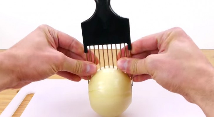 Insert a comb in an onion --- Does that sound crazy to you? Look at what happens ...