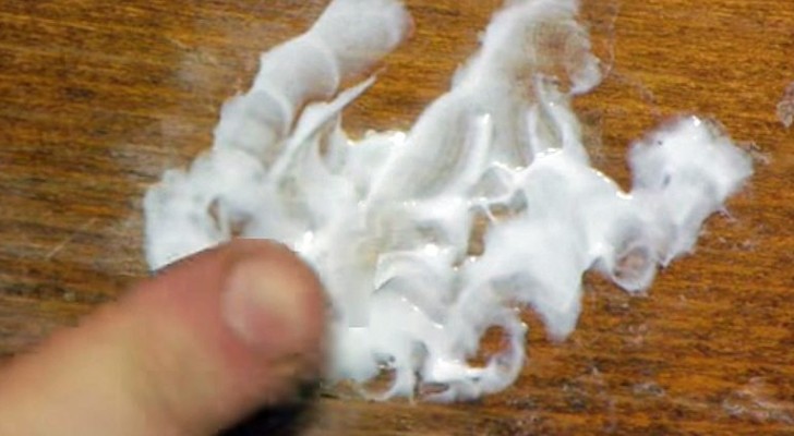 Smear toothpaste on an old wooden chair?! --- See the surprising results!