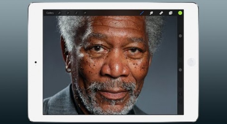 Disegna Morgan Freeman usando l'iPad