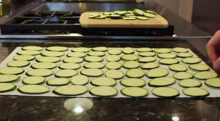 Nachdem ihr ihr Rezept mit Zucchini gesehen habt, wollt ihr nie wieder Chips us der Tüte essen 