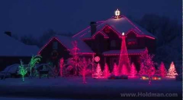 Una casa navideña muy iluminada