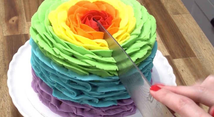 När ni ser hur enkelt det är att skapa den här tårtan kommer ni inte att tro på era ögon