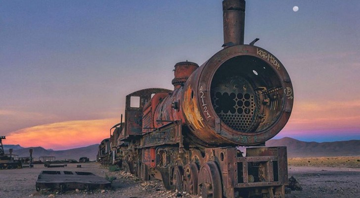 Bolivia: le affascinanti immagini di un cimitero per... treni