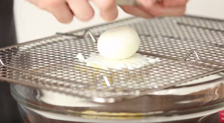 Wie man dutzende Eier in nur einer Minute zerkleinert? Hier der Trick für einen sehr schnellen Salat.