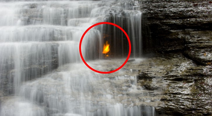 La fiamma eterna sotto le cascate: un mistero che gli studiosi non hanno ancora risolto