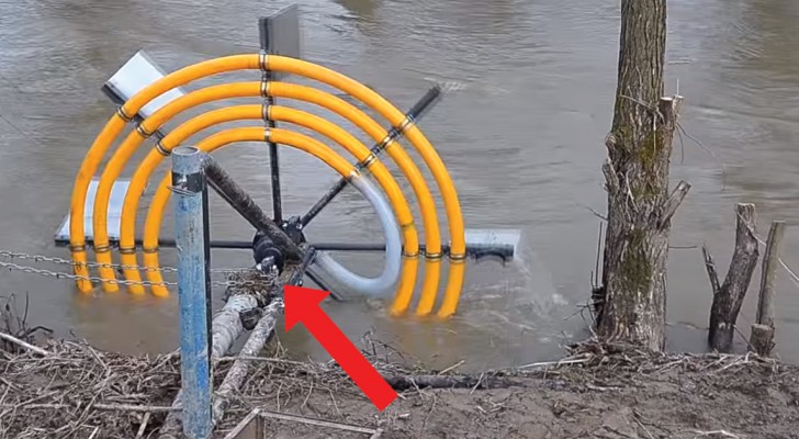 An ingenious way to pump water from a river WITHOUT using electricity!