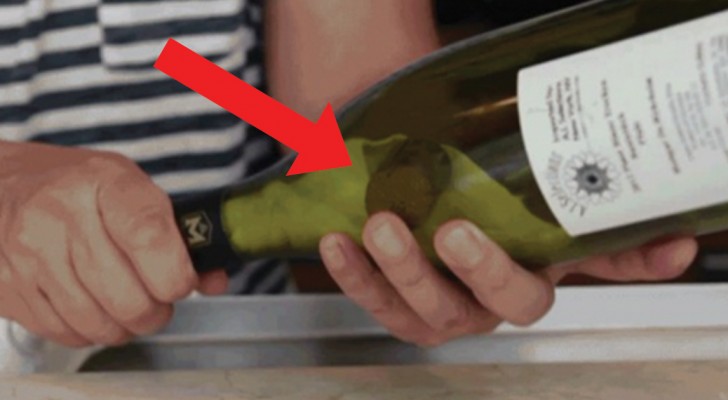 Voici la méthode ingénieuse pour extraire un bouchon de l'intérieur d'une bouteille de vin
