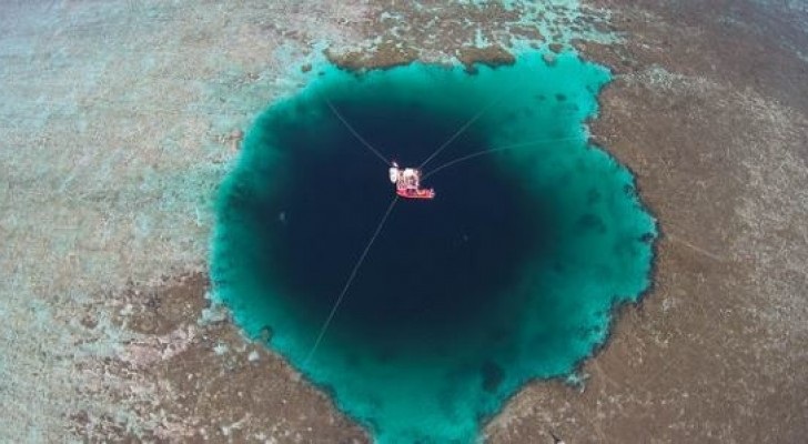 "Dragon Hole" in the China Sea is now the world's deepest blue hole!