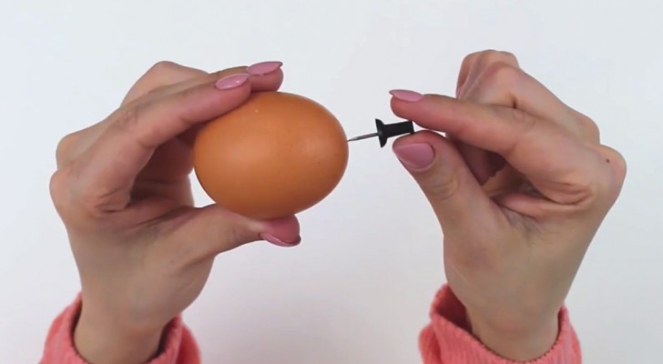 Puncture an egg with a pin?! --- this little trick saves a lot of time!