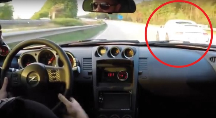 Défi de vitesse entre deux voitures sur la route, mais la surprise vient d'un TROISIÈME véhicule...