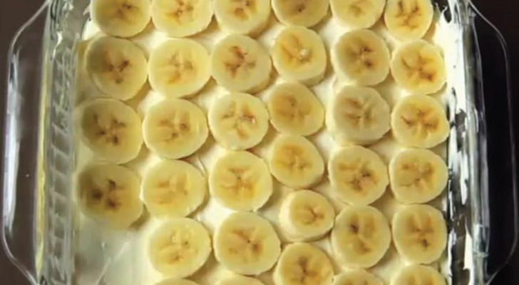 Banana split versione torta: un dessert alla frutta dal gusto esagerato