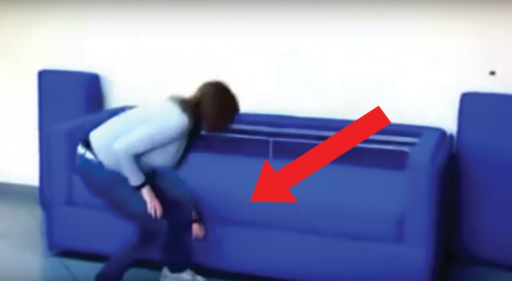 Meglio di un divano letto: in 3 semplici movimenti ottiene 2 letti senza spostare un mobile